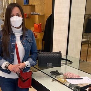 A 245 - 💯 % authentic Old medium Chanel boy bag